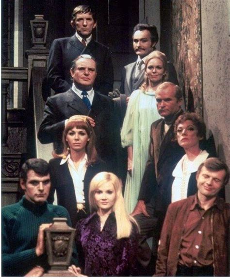 dark shadows full cast.